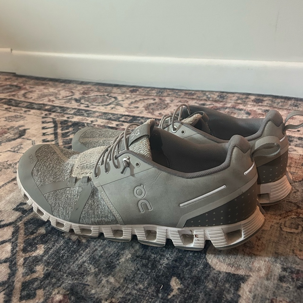 Women’s On Cloud Running Light Gray Sneakers